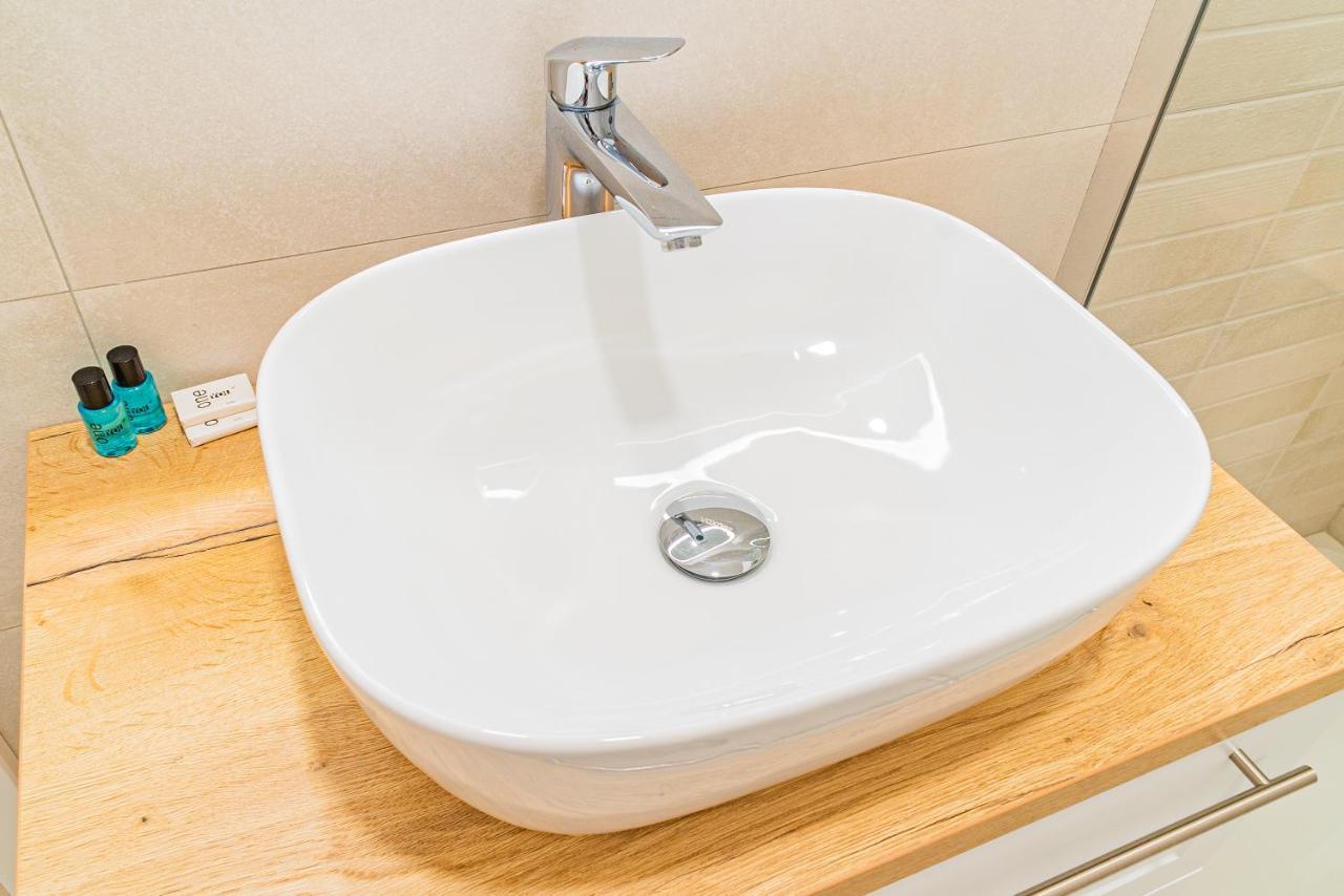 Apartman Lena Centar Bol Luaran gambar